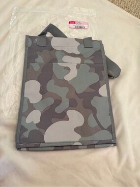 thirty-one Gray and Light green Camo Cinch Tote